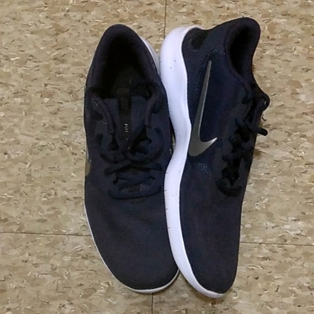 Nike flex experience size 8